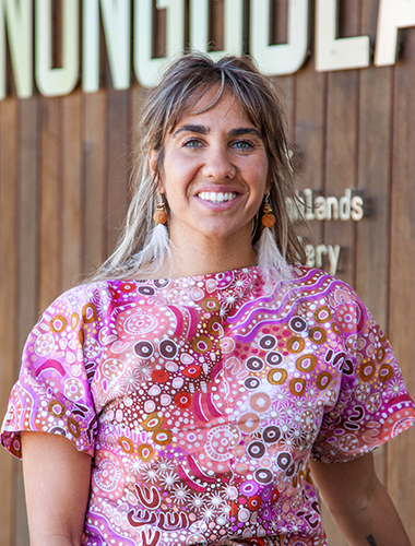 Kirli Saunders image